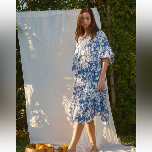 Beautiful Textured Floral Print Puff Sleeve Dress - Picture 3 of 6